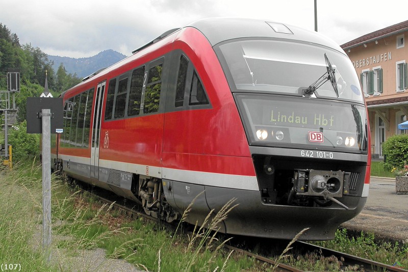 Bahn 107.jpg - Als Doppeltraktion mit 642 101-0 / 601-9 ist 642 598-7 / 098-8 nun in Richtung Lindau unterwegs.